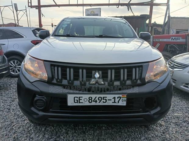 Mitsubishi L200 2015 White