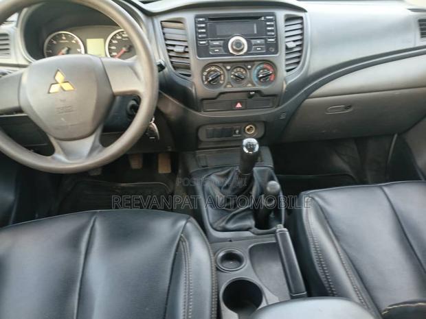 Mitsubishi L200 2015 White