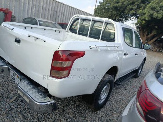 Mitsubishi L200 2015 White