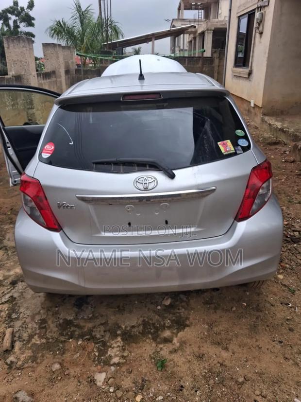 Toyota Vitz 2014 Silver