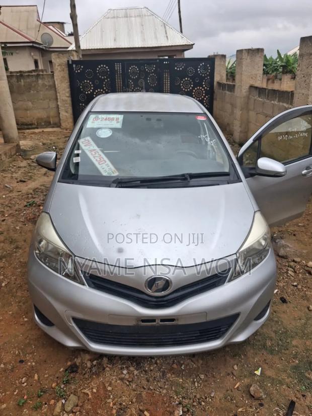 Toyota Vitz 2014 Silver