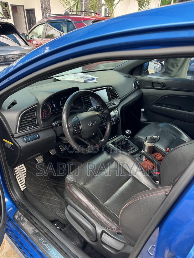 Hyundai Elantra SE Sedan FWD (2.0L 4cyl 6M) 2017 Blue