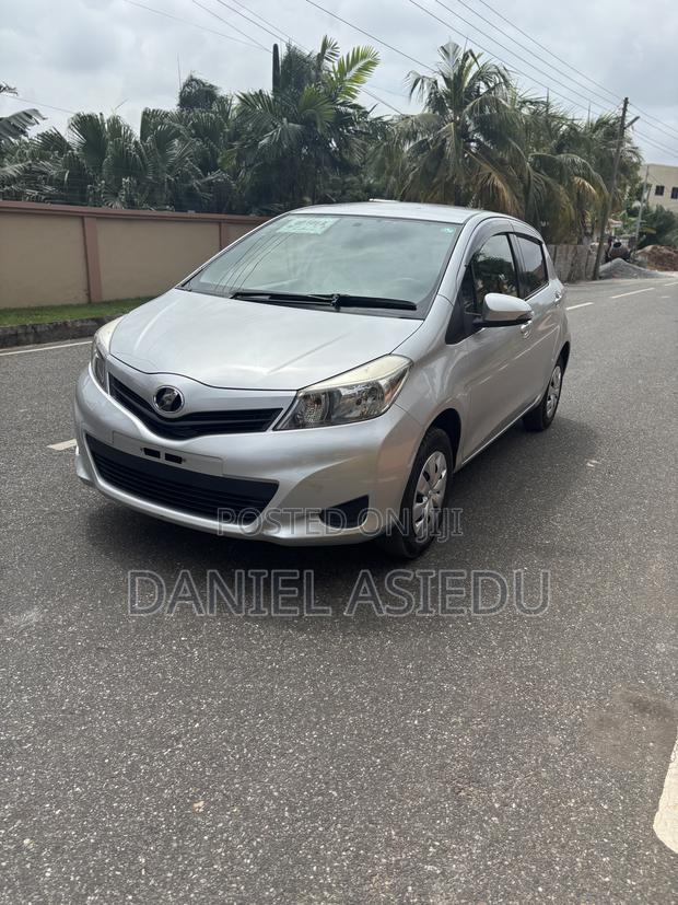 Toyota Vitz 1.3 AWD 5dr 2014 Silver