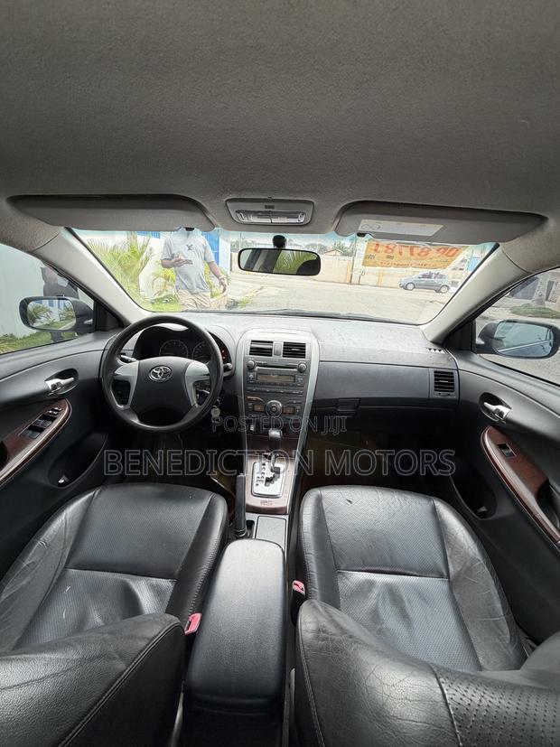 Toyota Corolla LE 4dr Sedan (1.8L 4cyl 4A) 2012 Black