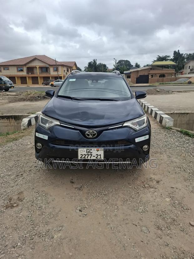 Toyota RAV4 2018 Blue