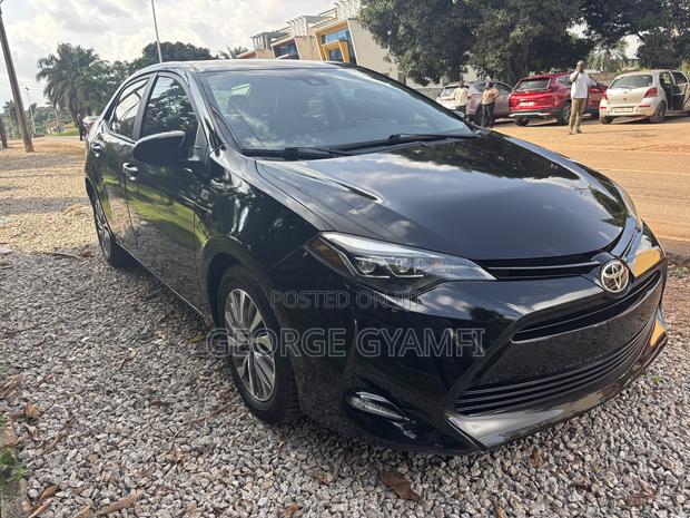 Toyota Corolla XLE (1.8L 4cyl 2A) 2019 Black