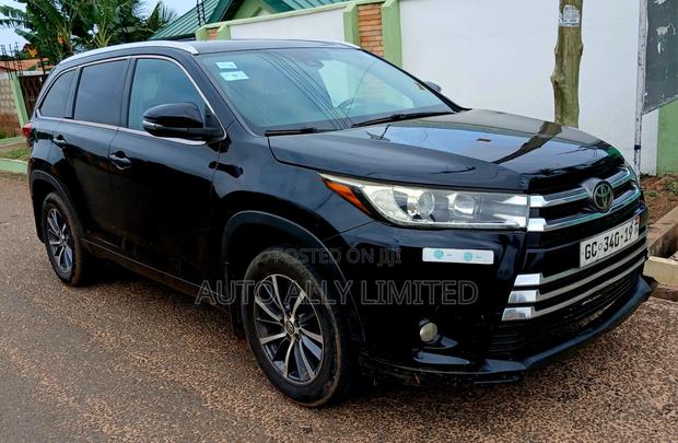 Toyota Highlander LE 4x4 V6 (3.5L 6cyl 8A) 2018 Black