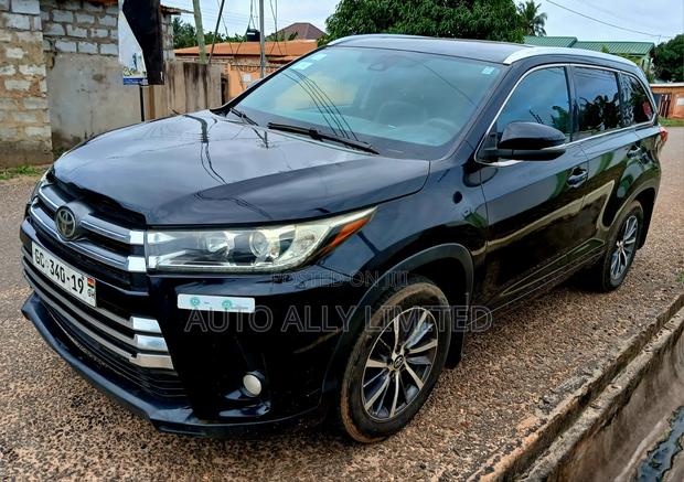 Toyota Highlander LE 4x4 V6 (3.5L 6cyl 8A) 2018 Black