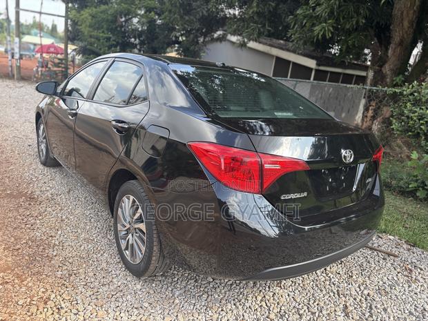 Toyota Corolla XLE (1.8L 4cyl 2A) 2019 Black