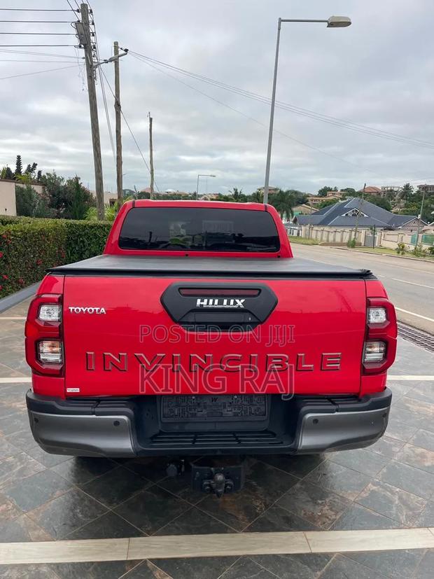 Toyota Hilux 2023 Red