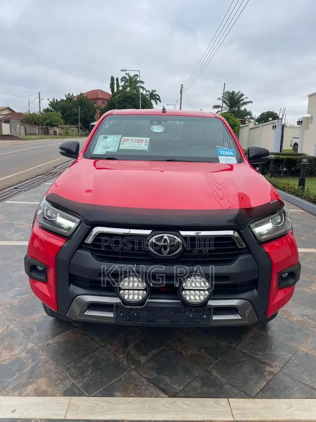 Toyota Hilux 2023 Red