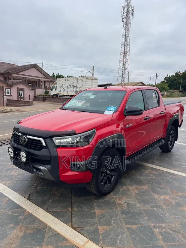 Toyota Hilux 2023 Red