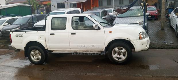 Nissan Hardbody 2010 White