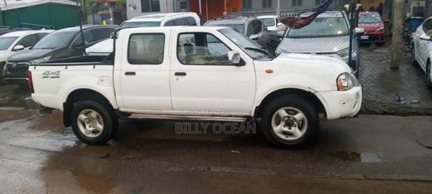 Nissan Hardbody 2010 White