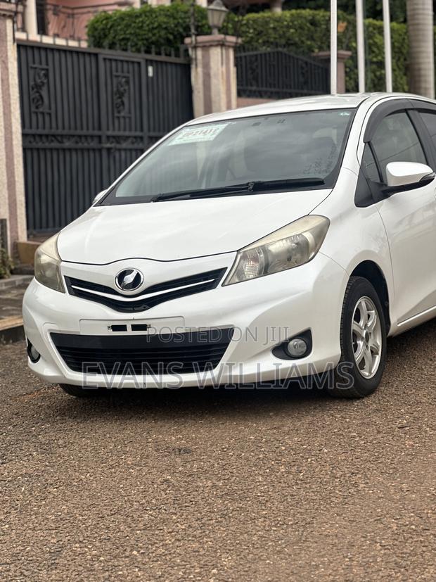 Toyota Vitz 1.3 FWD 5dr 2013 White