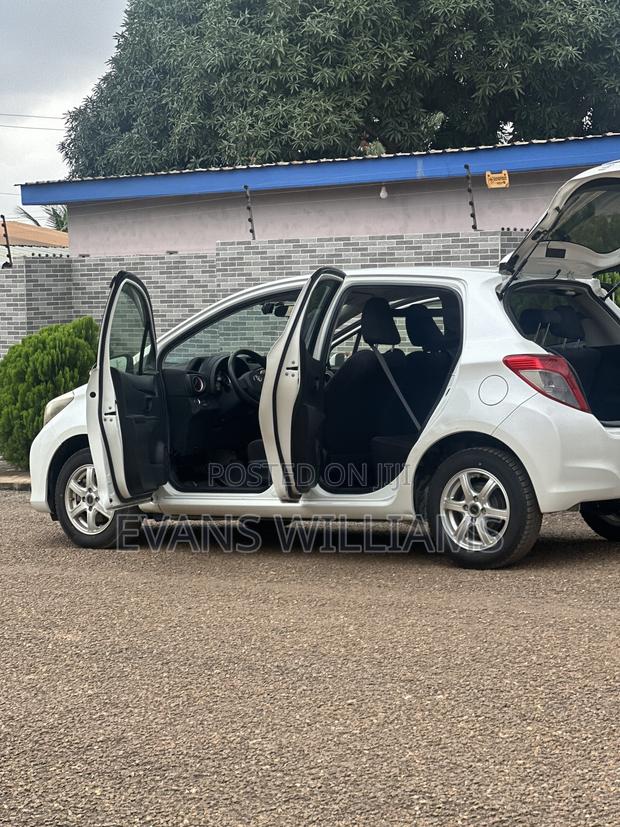 Toyota Vitz 1.3 FWD 5dr 2013 White