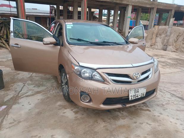 Toyota Corolla LE 4dr Sedan (1.8L 4cyl 4A) 2011 Gold