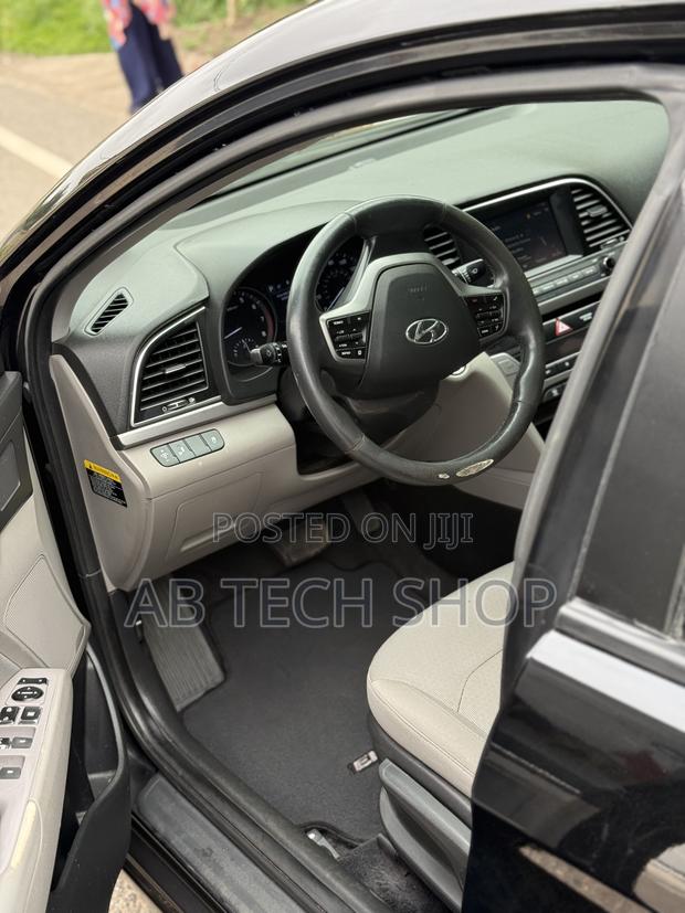 Hyundai Elantra 2018 Black