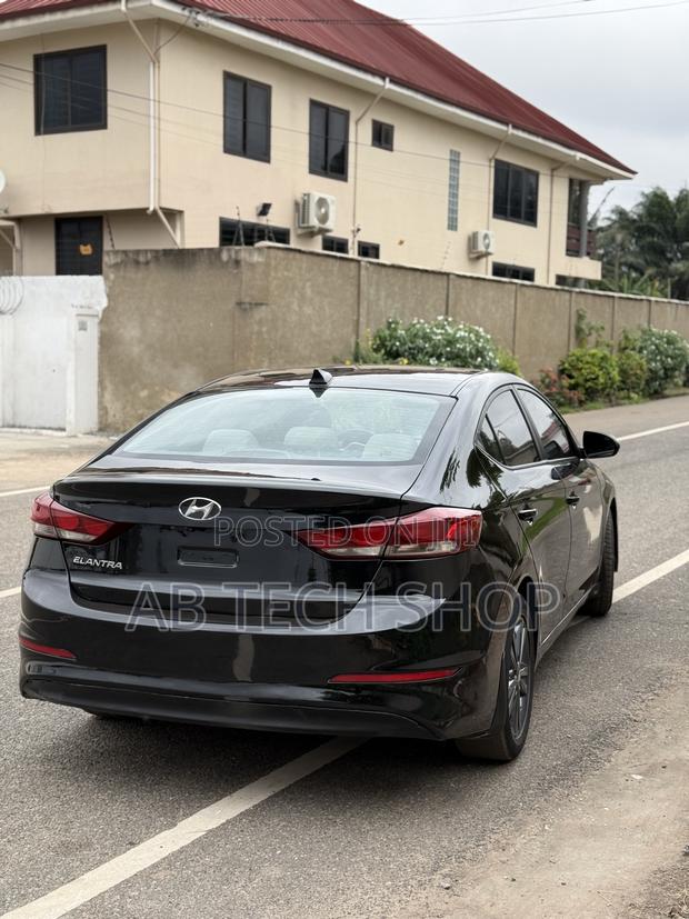 Hyundai Elantra 2018 Black