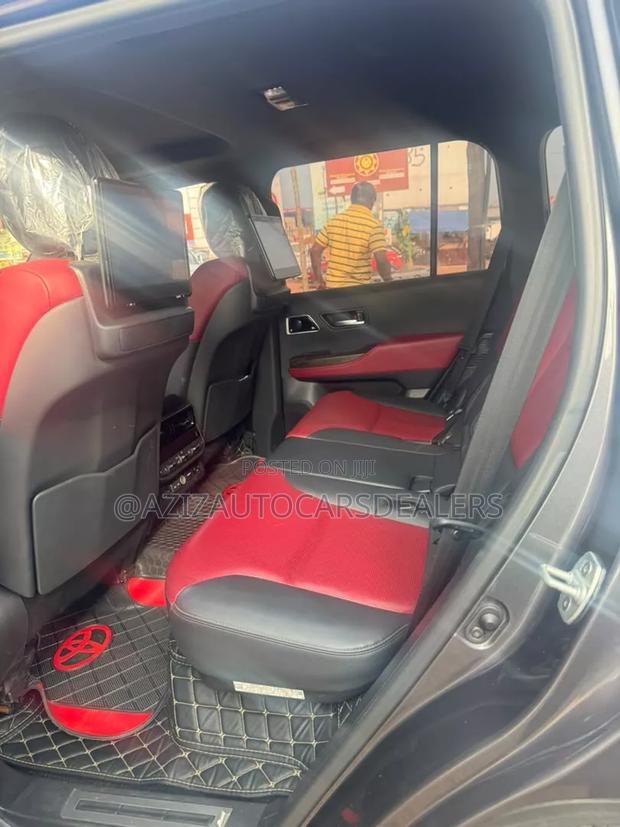 Toyota Land Cruiser LC300 2023 Black