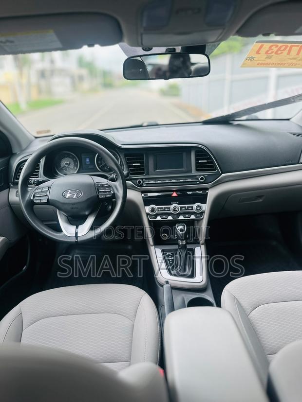 Hyundai Elantra SE 2020 Gold