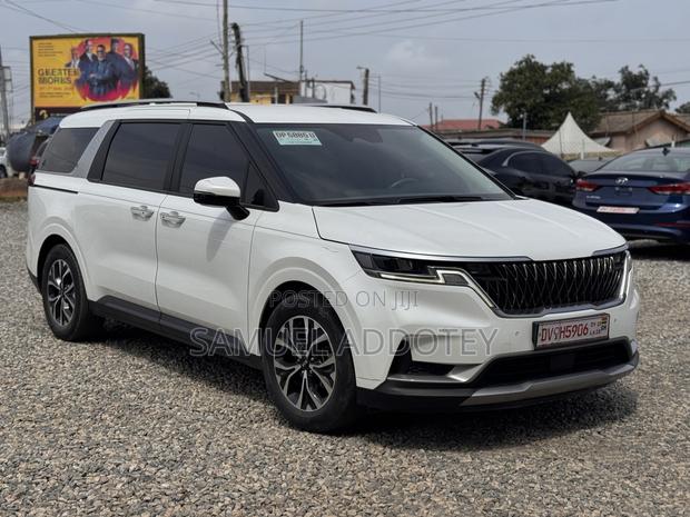 Kia Carnival 2022 White