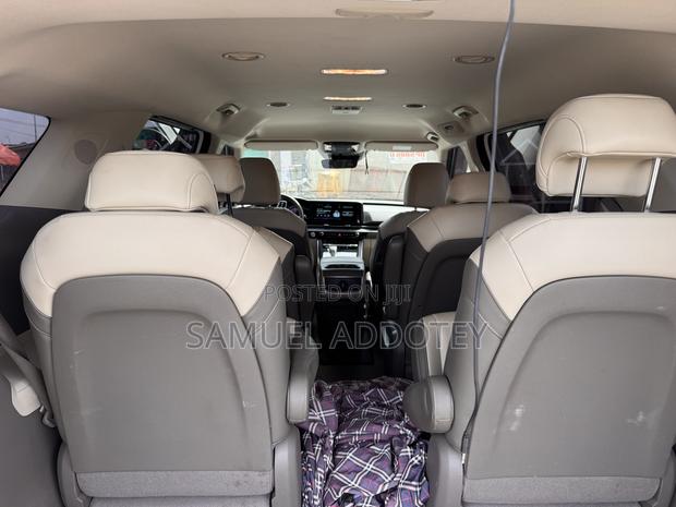 Kia Carnival 2022 White