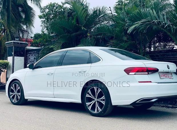 Volkswagen Passat 2.0T SE 2021 White