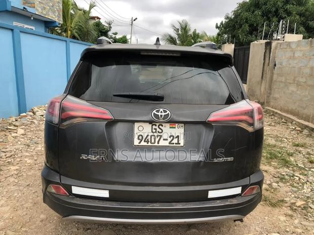 Toyota RAV4 Limited 4dr SUV (2.5L 4cyl 6A) 2018 Black