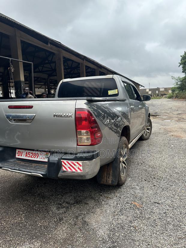 Toyota Hilux Revo Double Cab Petrol 2.7 AWD 2019 Gray
