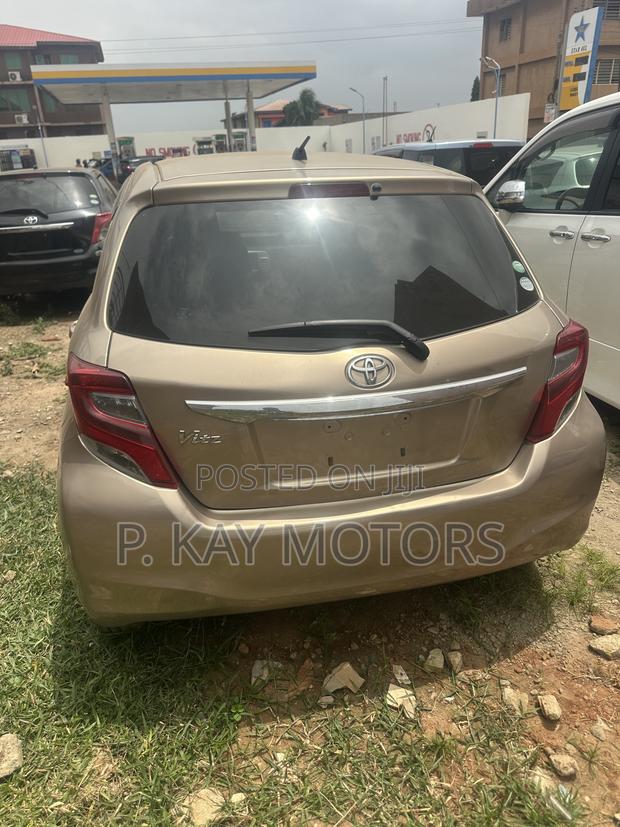 Toyota Vitz 1.3 FWD 5dr 2015 Gray