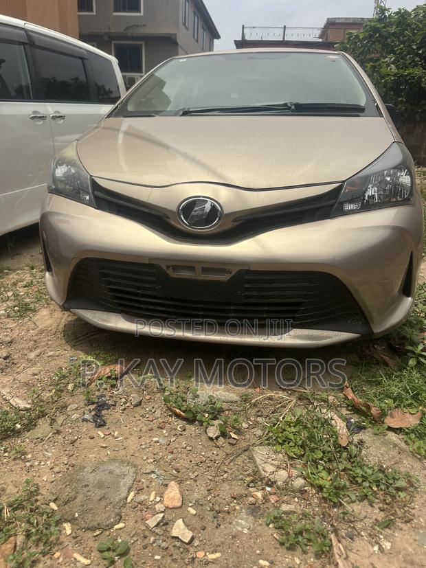Toyota Vitz 1.3 FWD 5dr 2015 Gray