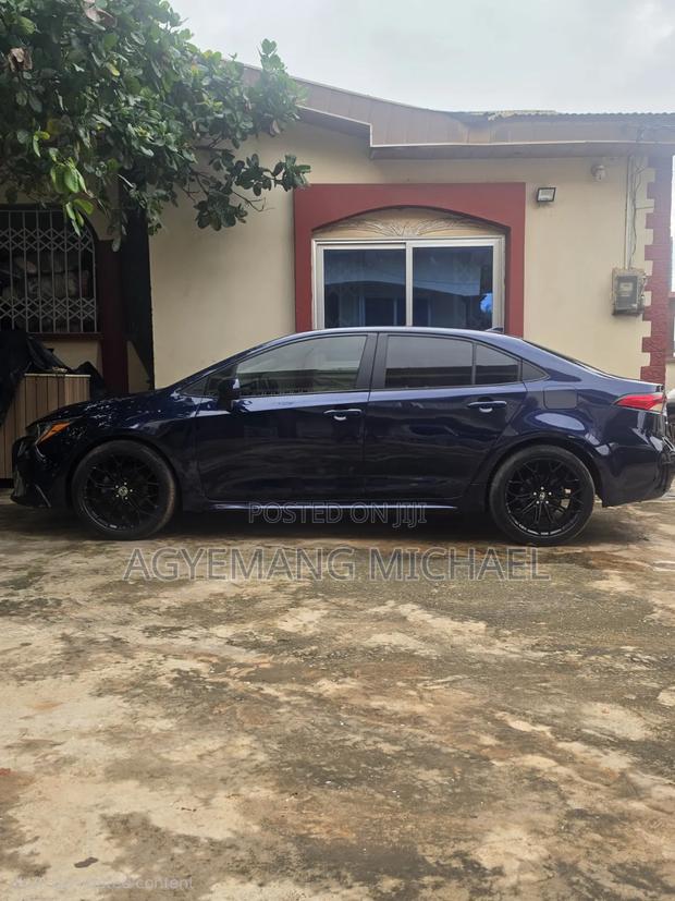 Toyota Corolla LE 2020 Blue