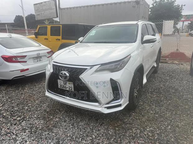 Toyota Fortuner 2.7 AWD 2018 White