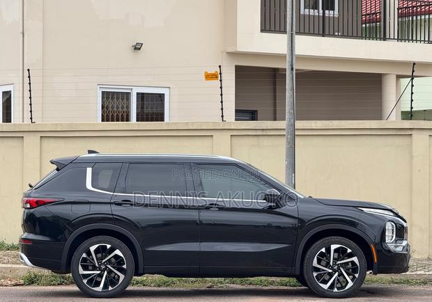 Mitsubishi Outlander SEL Launch Edition 2022 Black