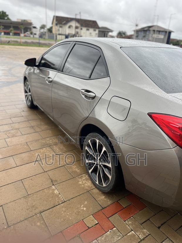 Toyota Corolla SE (1.8L 4cyl 2A) 2019 Brown