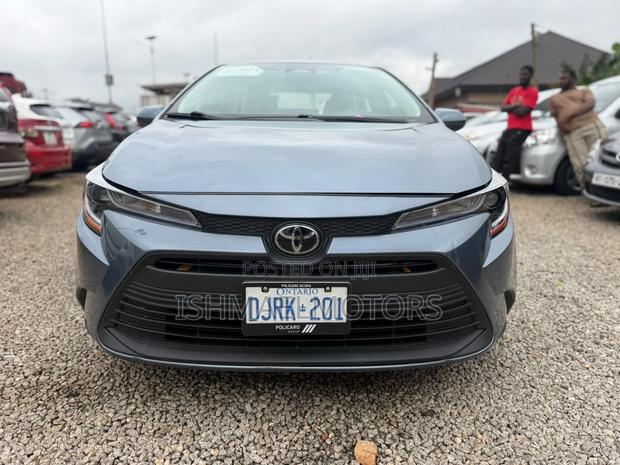 Toyota Corolla LE 2024 Blue