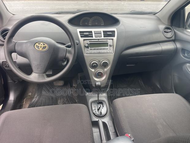 Toyota Yaris 2010 Blue