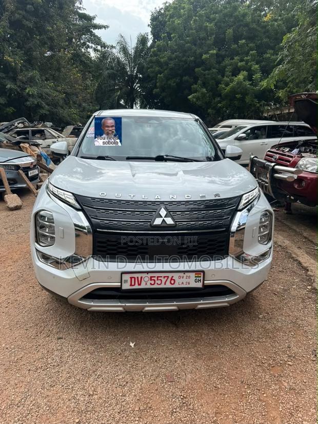 Mitsubishi Outlander SE 2022 White