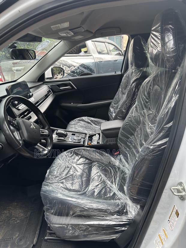 Mitsubishi Outlander SE 2022 White