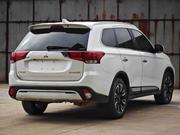 Mitsubishi Outlander 2018 White for sale