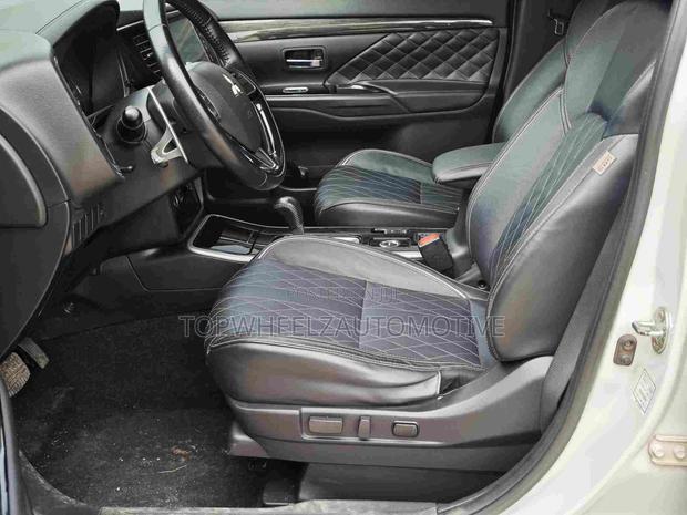 Mitsubishi Outlander 2018 White
