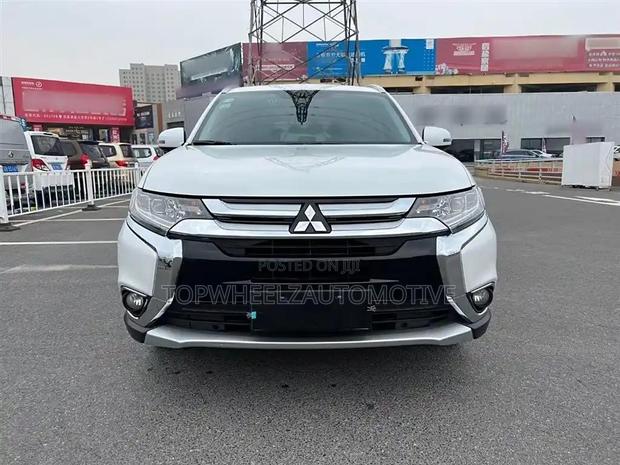 Mitsubishi Outlander 2018 White