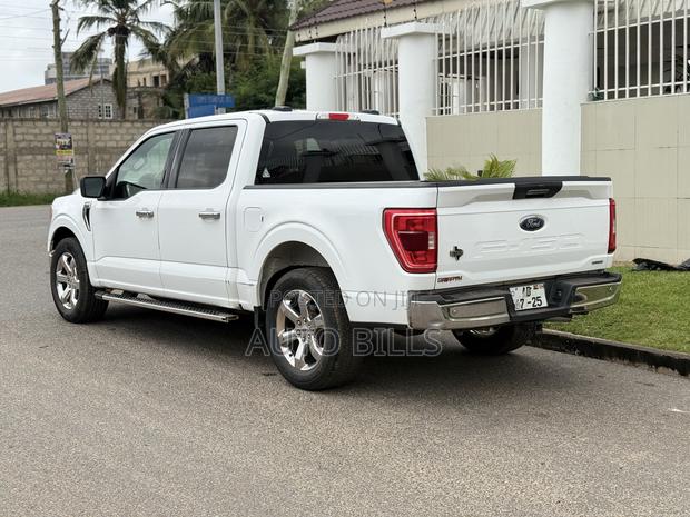 Ford F-150 XLT 2022 White