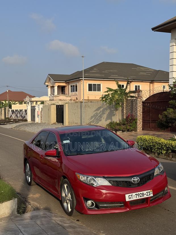 Toyota Camry SE 4dr Sedan w/Prod. End 11/13 (2.5L 4cyl 6A) 2014 Red