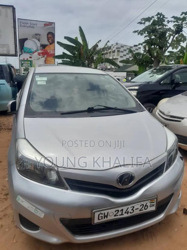 Toyota Vitz 2012 Silver