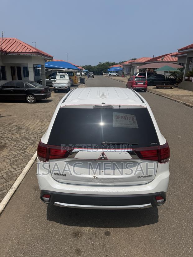 Mitsubishi Outlander 2017 White