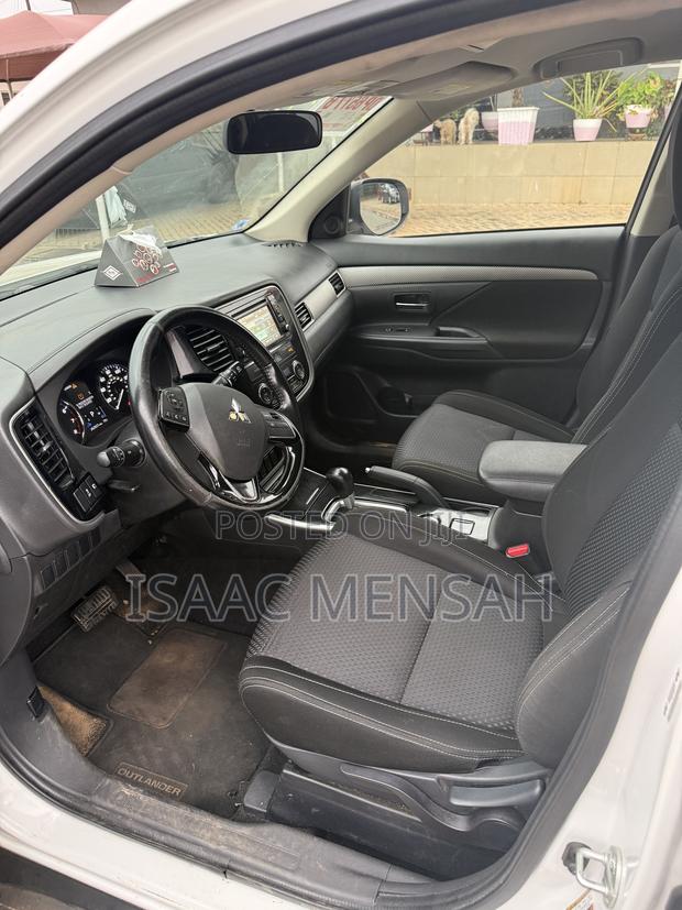 Mitsubishi Outlander 2017 White