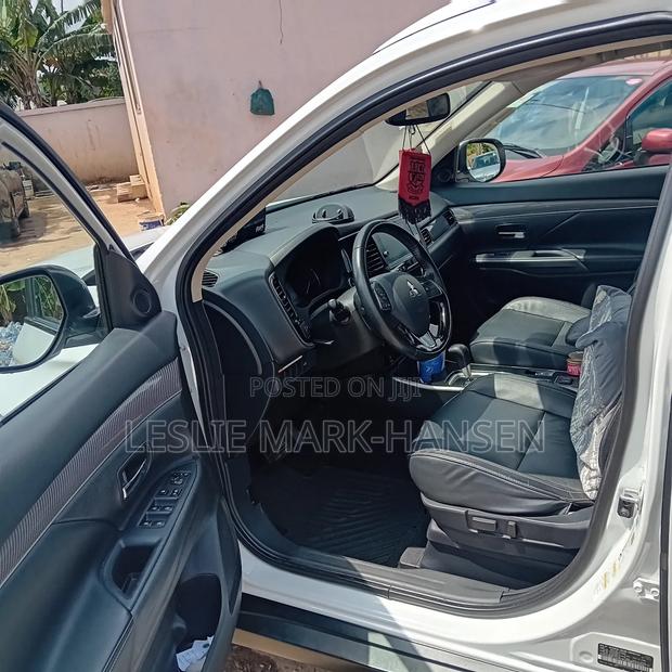 Mitsubishi Outlander SEL FWD 2019 White