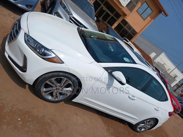 Hyundai Elantra 2018 White